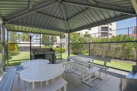 Burleigh Esplanade Apartments - Tourism Guide 24