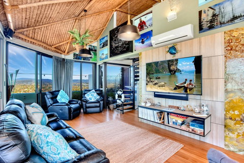 Burleigh Esplanade Apartments - Tourism Guide 12