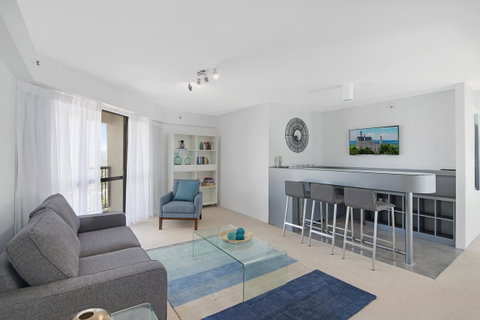 Burleigh Esplanade Apartments - Tourism Guide 27