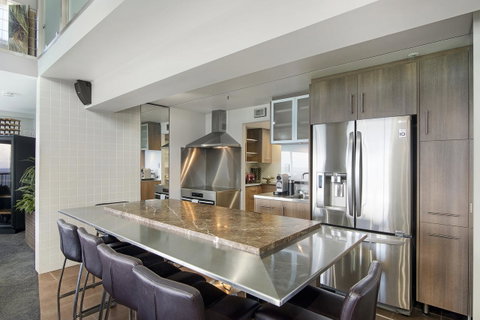 Burleigh Esplanade Apartments - Tourism Guide 18