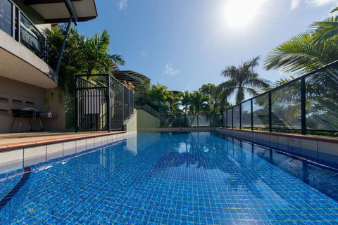 Paradise Penthouse At Waves - Airlie Beach - Travel Search 1