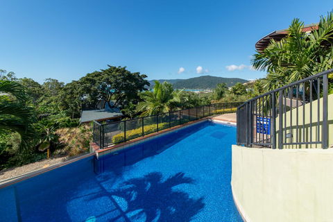 Paradise Penthouse At Waves - Airlie Beach - Travel Search 0