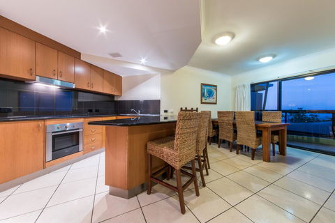 Paradise Penthouse At Waves - Airlie Beach - Travel Search 4