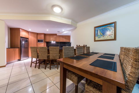 Paradise Penthouse At Waves - Airlie Beach - Travel Search 5