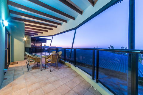 Paradise Penthouse At Waves - Airlie Beach - Travel Search 26