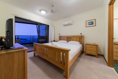 Paradise Penthouse At Waves - Airlie Beach - Travel Search 13