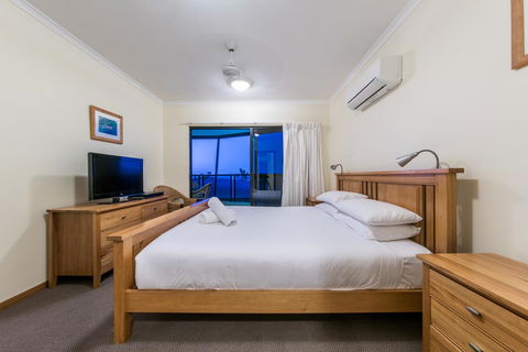 Paradise Penthouse At Waves - Airlie Beach - Travel Search 15