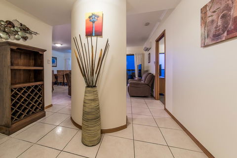 Paradise Penthouse At Waves - Airlie Beach - Travel Search 19