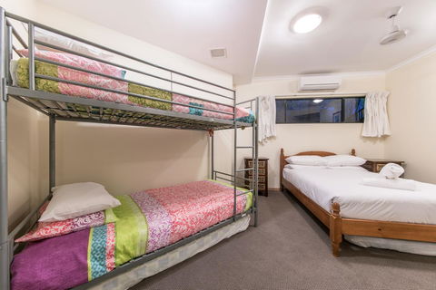 Paradise Penthouse At Waves - Airlie Beach - Travel Search 17