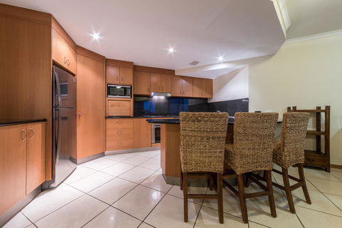 Paradise Penthouse At Waves - Airlie Beach - Travel Search 6