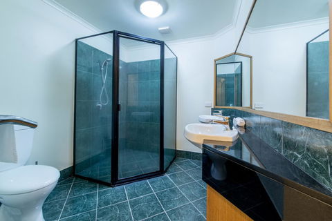 Paradise Penthouse At Waves - Airlie Beach - Travel Search 20