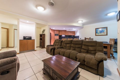 Paradise Penthouse At Waves - Airlie Beach - Travel Search 7