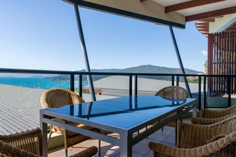 Paradise Penthouse At Waves - Airlie Beach - Travel Search 25