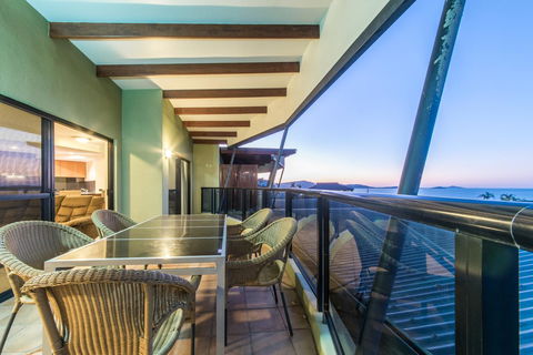 Paradise Penthouse At Waves - Airlie Beach - Travel Search 28
