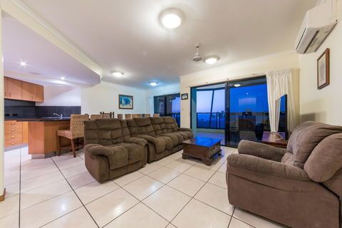 Paradise Penthouse At Waves - Airlie Beach - Travel Search 9