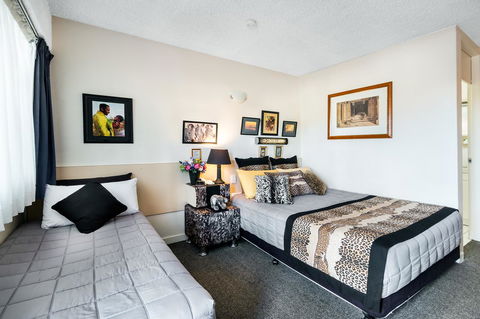 Airport Riverview Motel - Cruises Travel 19