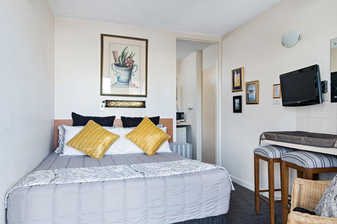 Airport Riverview Motel - Cruises Travel 20