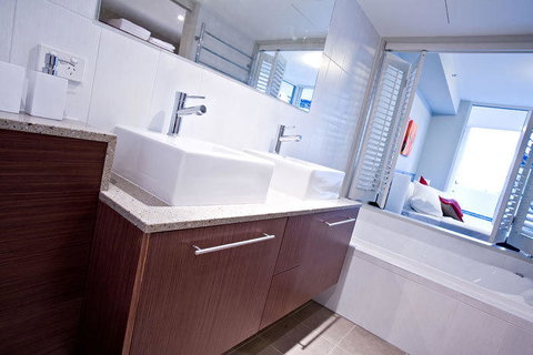 Lanai Riverside Apartments - Tourism Guide 17