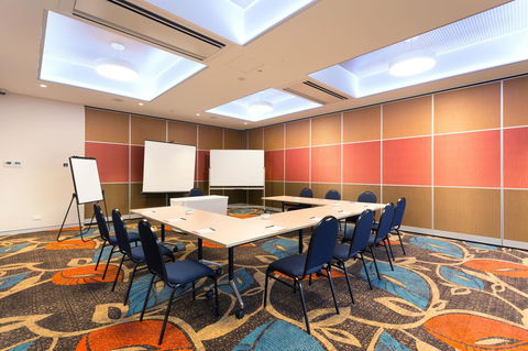 Calamvale Hotel Suites And Conference Centre - Cruises Travel 24