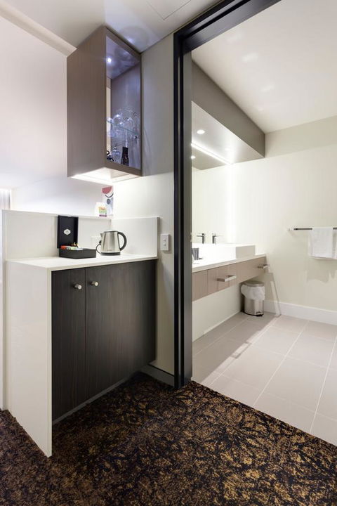 Calamvale Hotel Suites And Conference Centre - Cruises Travel 14