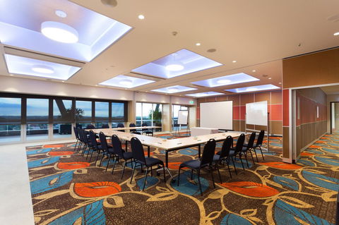 Calamvale Hotel Suites And Conference Centre - Cruises Travel 10