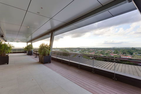 Calamvale Hotel Suites And Conference Centre - Cruises Travel 13