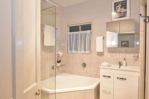 The Guesthouse Maleny - Travel Search 10