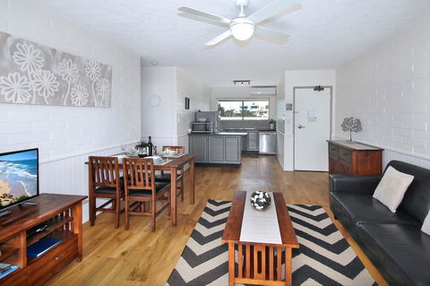Surf Dance Apartments - Travel Search 6