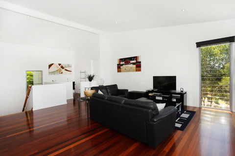 224 Centenary Heights Road Coolum Beach, 500 Dollar Bond, Linen Included - Travel Search 4