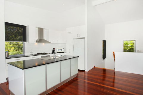 224 Centenary Heights Road Coolum Beach, 500 Dollar Bond, Linen Included - Travel Search 1