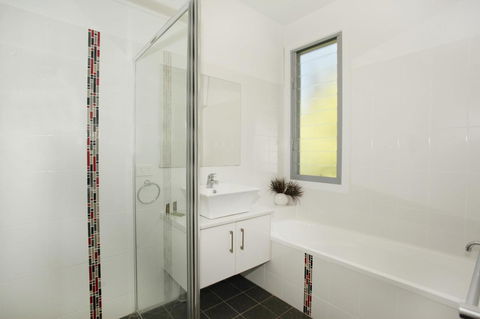 224 Centenary Heights Road Coolum Beach, 500 Dollar Bond, Linen Included - Travel Search 9