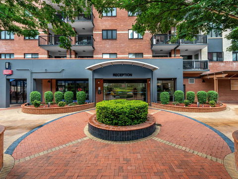 Central Brunswick Apartment Hotel - Cruises Travel 0