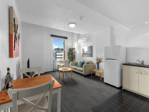 Central Brunswick Apartment Hotel - Cruises Travel 4