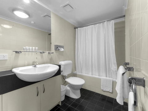 Central Brunswick Apartment Hotel - Cruises Travel 23