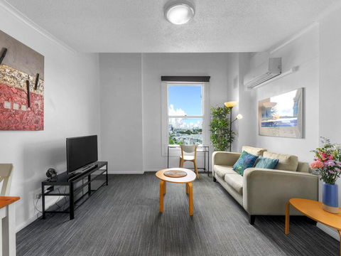 Central Brunswick Apartment Hotel - Cruises Travel 3