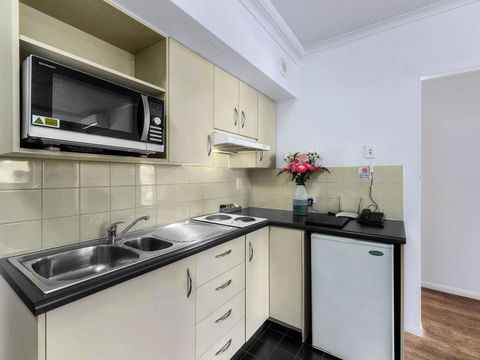 Central Brunswick Apartment Hotel - Cruises Travel 18