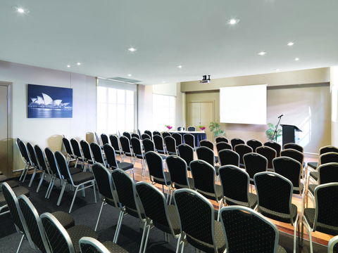 Adina Apartment Hotel Brisbane Anzac Square - Cruises Travel 15
