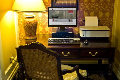 Adina Apartment Hotel Brisbane Anzac Square - Cruises Travel 13