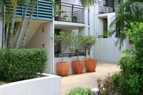 Spring Hill Mews Apartments - Cruises Travel 37