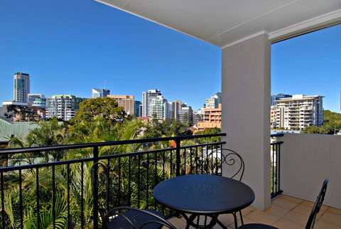 Spring Hill Mews Apartments - Cruises Travel 24