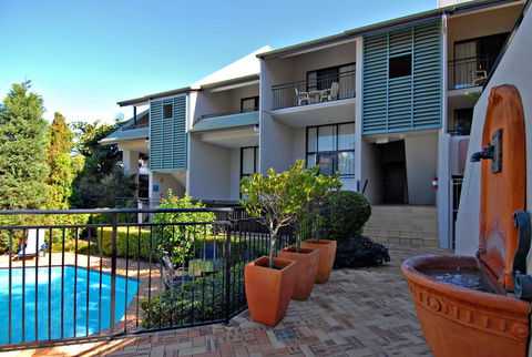 Spring Hill Mews Apartments - Cruises Travel 4
