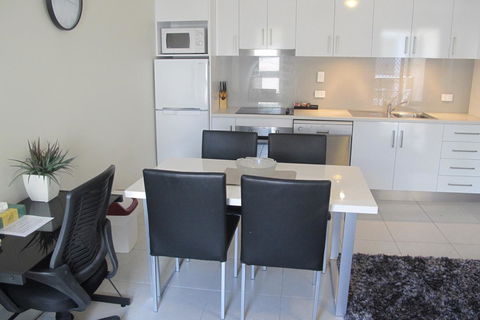 Spring Hill Mews Apartments - Cruises Travel 16