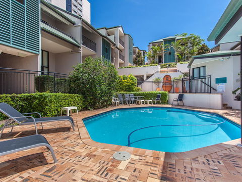 Spring Hill Mews Apartments - Cruises Travel 2