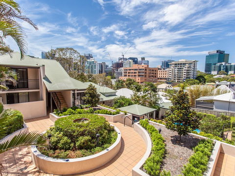 Spring Hill Mews Apartments - Cruises Travel 1