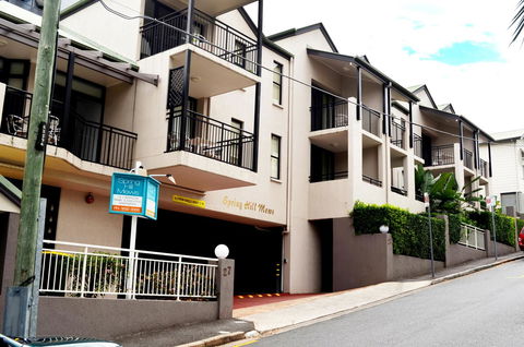 Spring Hill Mews Apartments - Cruises Travel 5