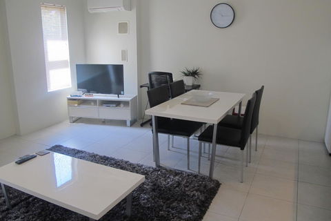Spring Hill Mews Apartments - Cruises Travel 17
