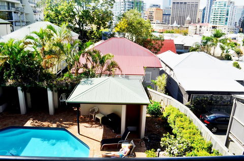 Spring Hill Mews Apartments - Cruises Travel 11
