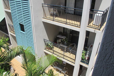 Spring Hill Mews Apartments - Cruises Travel 38