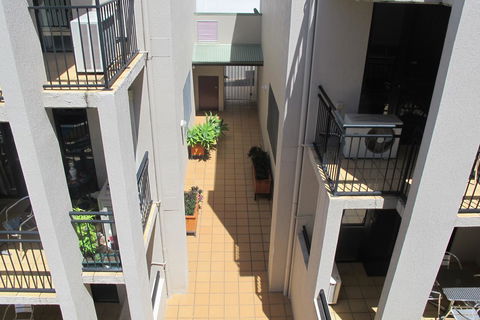 Spring Hill Mews Apartments - Cruises Travel 29