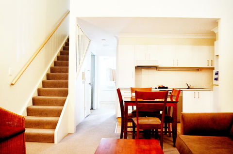 Spring Hill Mews Apartments - Cruises Travel 20